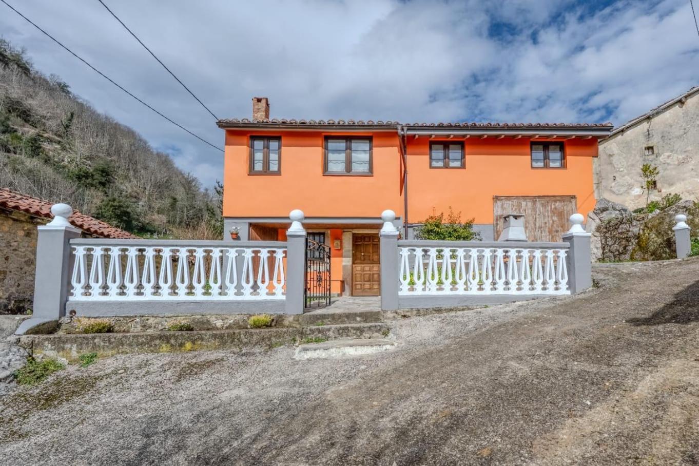 Alojamientos Casa Luisa Puertas (Cabrales) Exterior foto